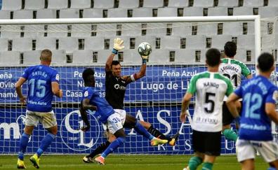 El Real Oviedo se ha garantizado la permanencia en Segunda División parla próxima temporada a falta de una jornada para finalizar la liga. Los azules han vencido al Racing de Santander en el Carlos Tartiere gracias al gol de Obeng. 