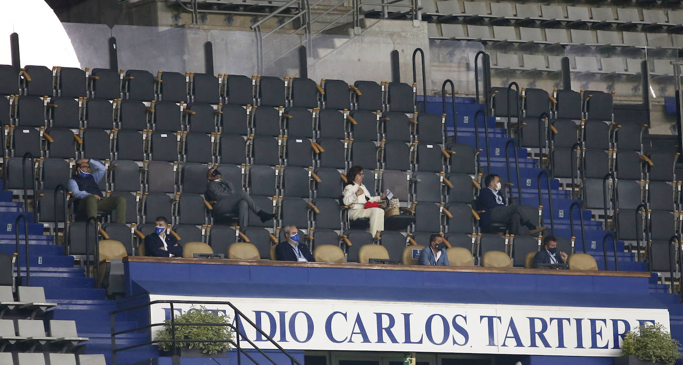 El Real Oviedo se ha garantizado la permanencia en Segunda División parla próxima temporada a falta de una jornada para finalizar la liga. Los azules han vencido al Racing de Santander en el Carlos Tartiere gracias al gol de Obeng. 