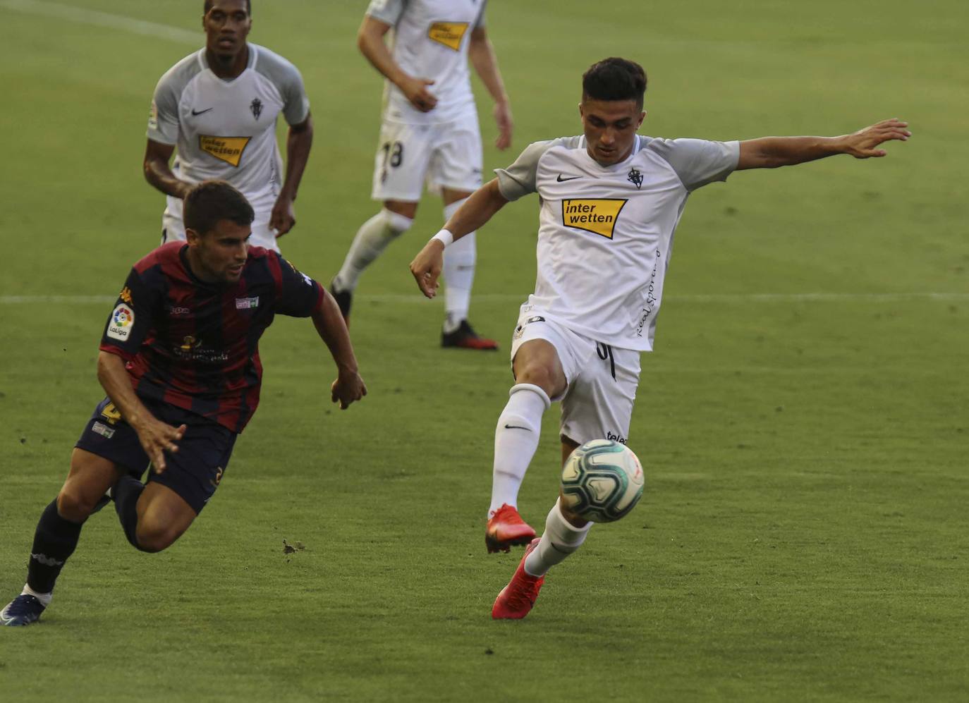 El Sportign ha jugado su penúltimo partido de la temporada ante el Extremadura en el estadio Francisco de la Hera. 