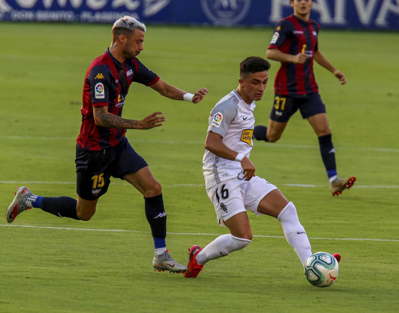 El Sportign ha jugado su penúltimo partido de la temporada ante el Extremadura en el estadio Francisco de la Hera. 