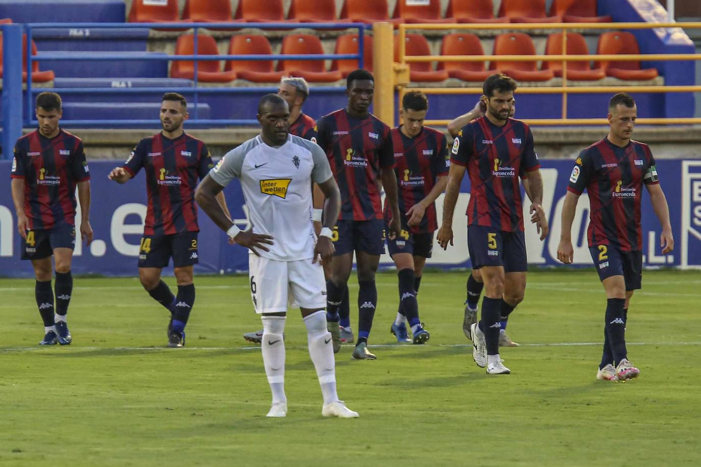 El Sportign ha jugado su penúltimo partido de la temporada ante el Extremadura en el estadio Francisco de la Hera. 