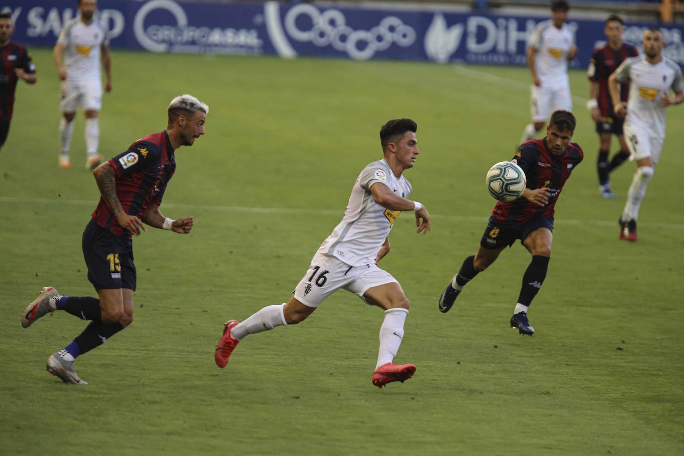 El Sportign ha jugado su penúltimo partido de la temporada ante el Extremadura en el estadio Francisco de la Hera. 