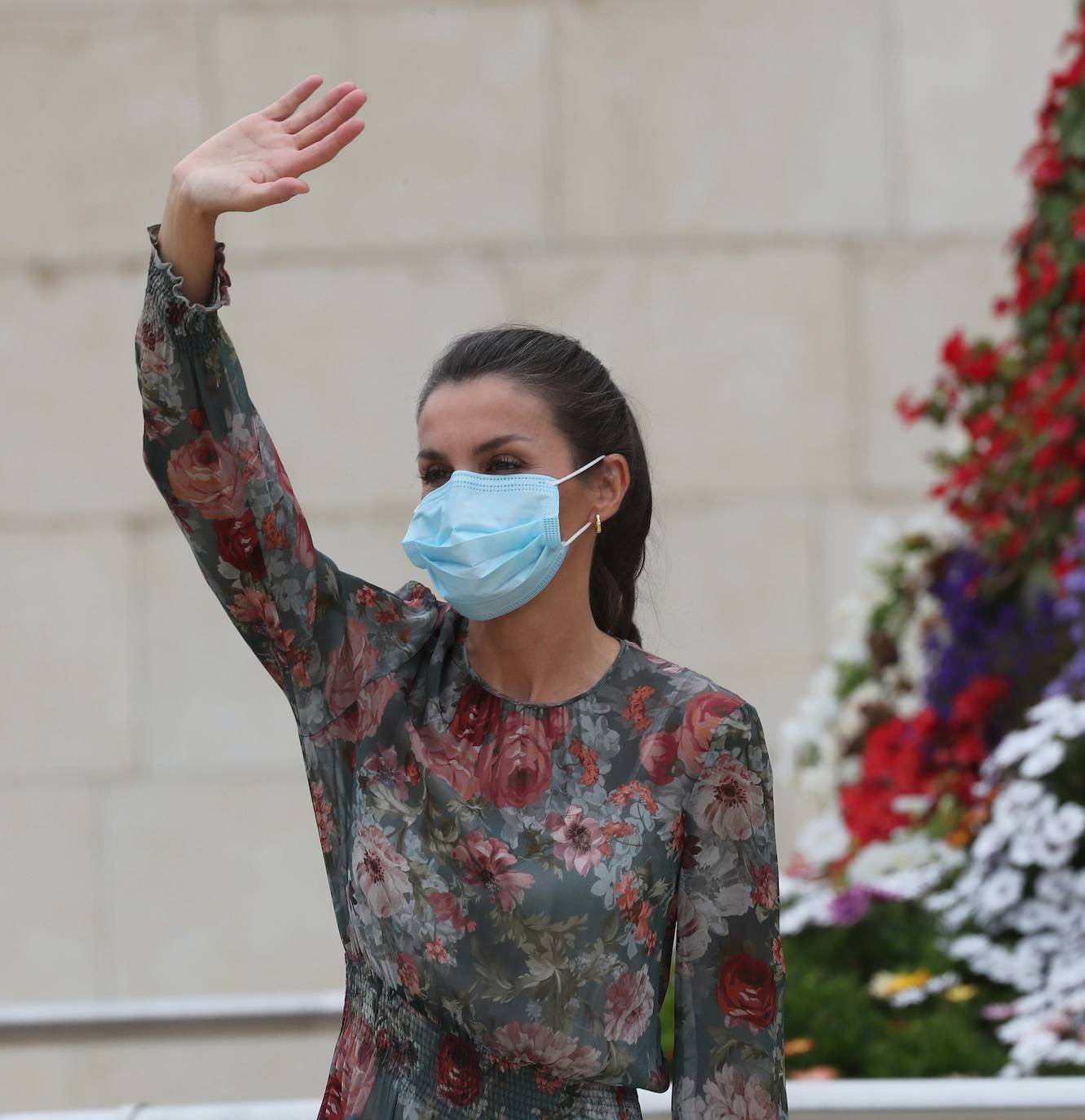 Don Felipe y doña Letizia iniciaron en Canarias su gira por todo el país tras el confinamiento. Después han viajado a Baleares, Andalucía, Castilla La-Macha, Comunidad Valenciana, a la Región de Murcia, Aragón, La Rioja, País Vasco. Los Reyes visitarán todas las comunidades autónomas de España con el objetivo de apoyar al turismo después de la pandemia. 