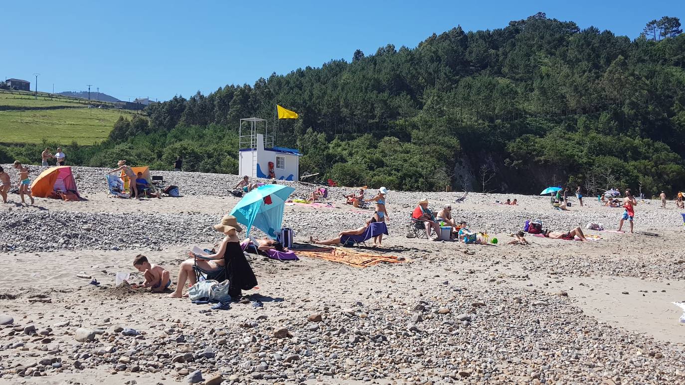 La región registra temperaturas que rozan los 30 grados en el interior mientras que en la costa se sobrepasan los 25 en muchos puntos. 