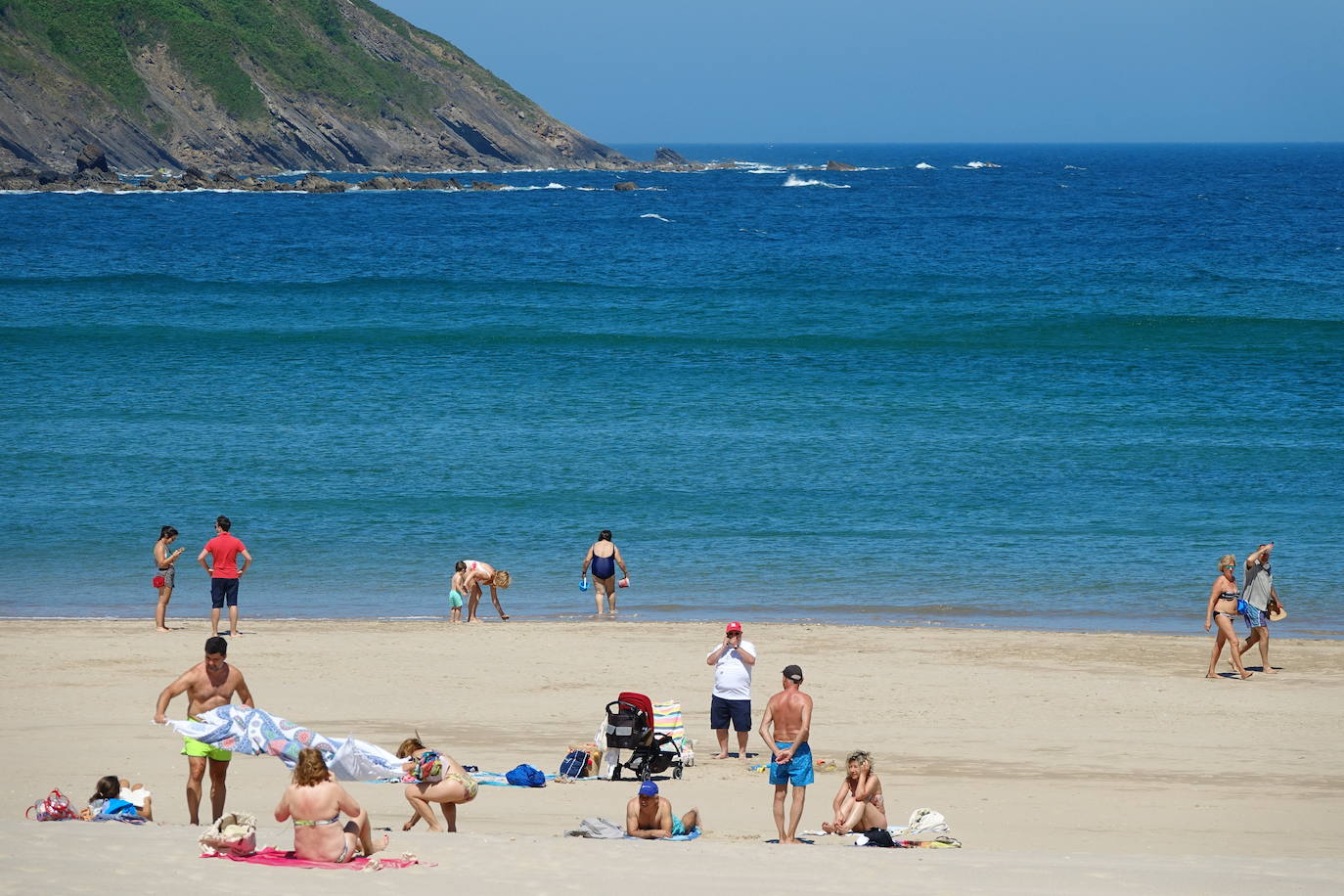 La región registra temperaturas que rozan los 30 grados en el interior mientras que en la costa se sobrepasan los 25 en muchos puntos. 