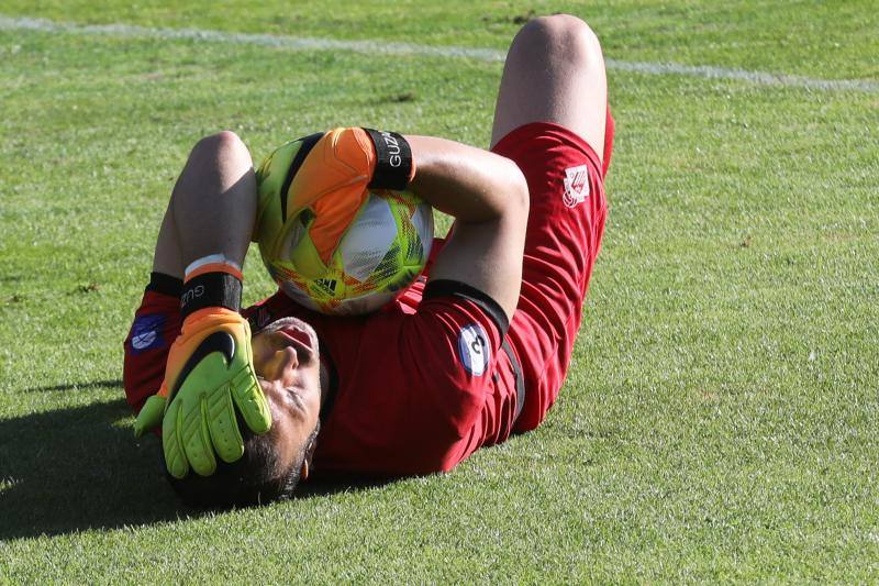 El conjunto mierense gana a los de Villaviciosa en el Suárez Puerta gracias a un tanto de Rober en el minuto 83. 