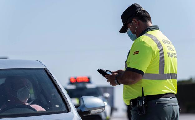 Cinco elementos que no pueden faltar en tu coche y que te evitarán una multa