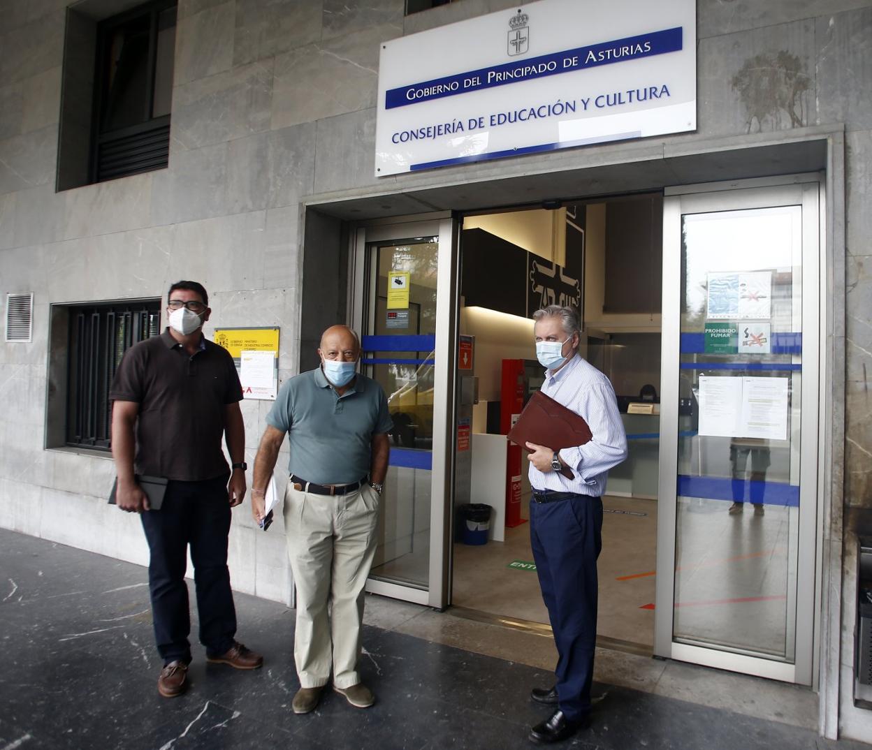 Representantes de Escuelas Católicas. 