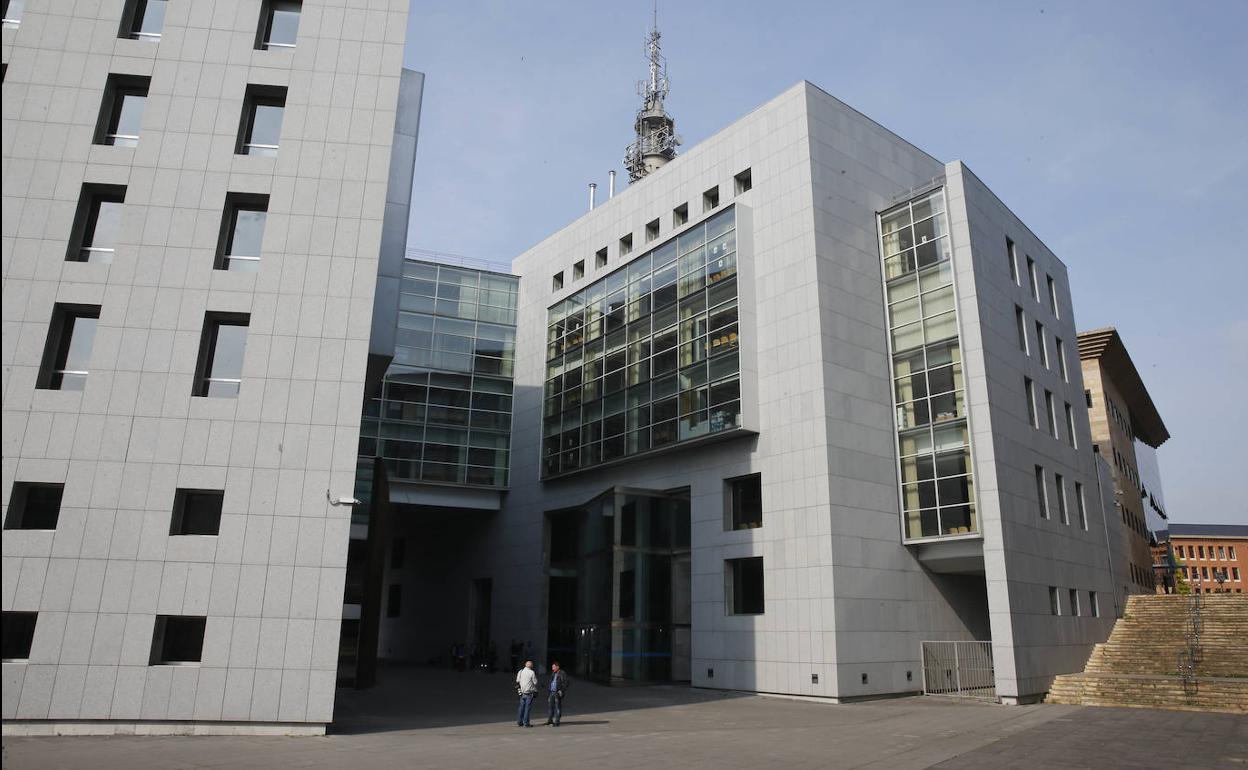 Acepta cinco años de cárcel por abusar de su nieta en Oviedo cuando ella tenía entre 7 y 12 años