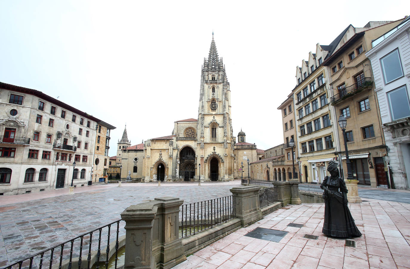 El Patrimonio de la Humanidad en Asturias es uno de los grandes atractivos turísticos y culturales de la regiónl. Algunos de los monumentos e hitos culturales más destacados del Arte Prerrománico forman parte de este elenco, a lo que se le unen además cinco de las Cuevas Prehistóricas que contienen destacadas pinturas y grabados rupestres. En la imagen la Catedral de San Salvador.