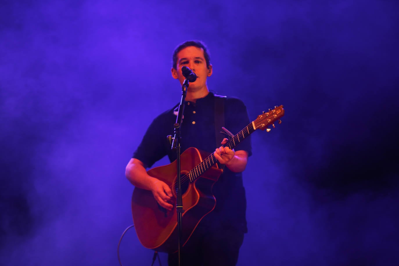 Maldita Nerea, el grupo liderado por Jorge Ruiz, actuó este viernes en la Plaza de Toros de Gijón ante un público entregado. El concierto tuvo lugar dentro del festival Metrópoli City.