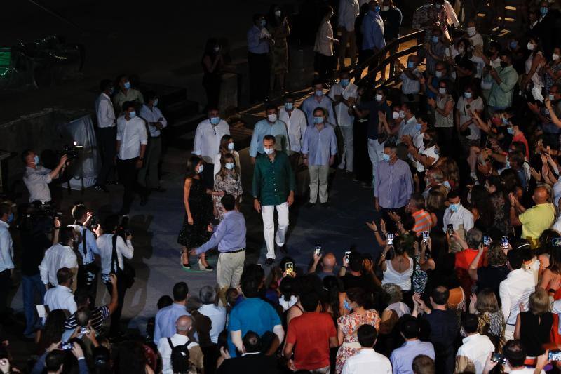 Don Felipe y doña Letizia iniciaron en Canarias su gira por todo el país tras el confinamiento. Los Reyes visitarán todas las comunidades autónomas de España con el objetivo de apoyar al turismo después de la pandemia. 