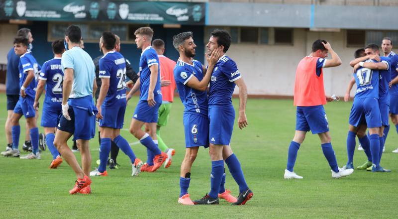 El conjunto ovetense se impuso este sábado en el Suárez Puerta al Caudal por 2-0, por lo que jugará la próxima campaña en la tercera categoría del fútbol español.