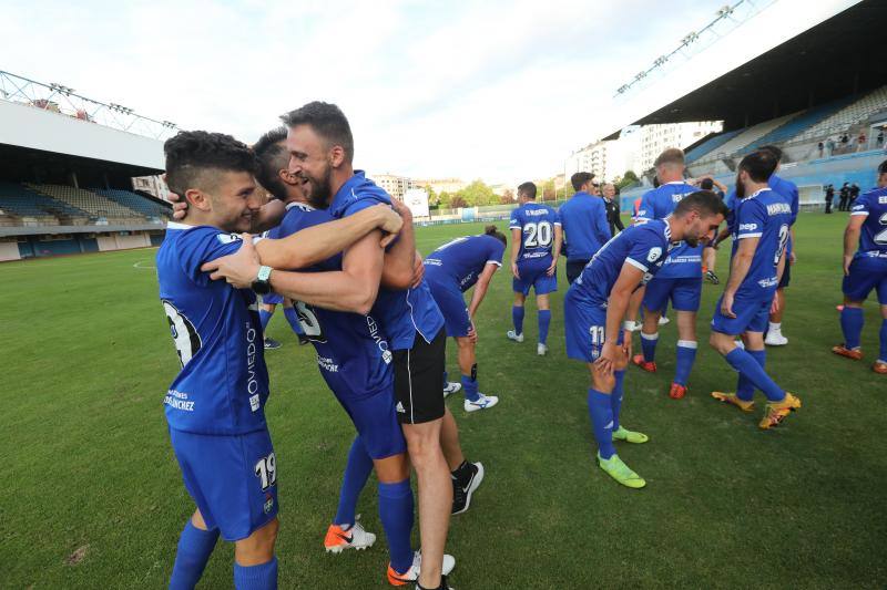 El conjunto ovetense se impuso este sábado en el Suárez Puerta al Caudal por 2-0, por lo que jugará la próxima campaña en la tercera categoría del fútbol español.