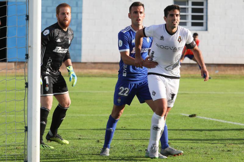 El conjunto ovetense se impuso este sábado en el Suárez Puerta al Caudal por 2-0, por lo que jugará la próxima campaña en la tercera categoría del fútbol español.