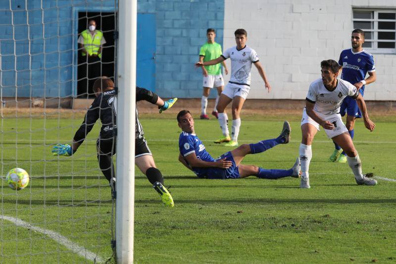 El conjunto ovetense se impuso este sábado en el Suárez Puerta al Caudal por 2-0, por lo que jugará la próxima campaña en la tercera categoría del fútbol español.