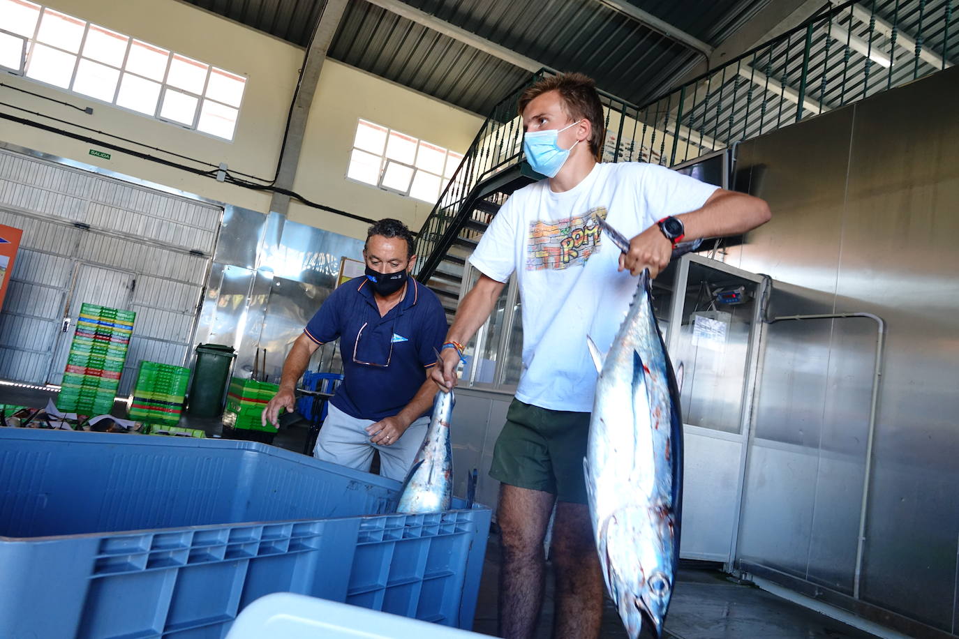 El XIV Concurso de Pesca de Altura, organizado por el Club Náutico Bahía de Lastres, se saldó con 129 bonitos y 1.059 kilos de capturas. La sorpresa de la jornada fue el tamaño de una de las piezas, un atún patudo de 84 kilos capturado por 'La Covina'. 