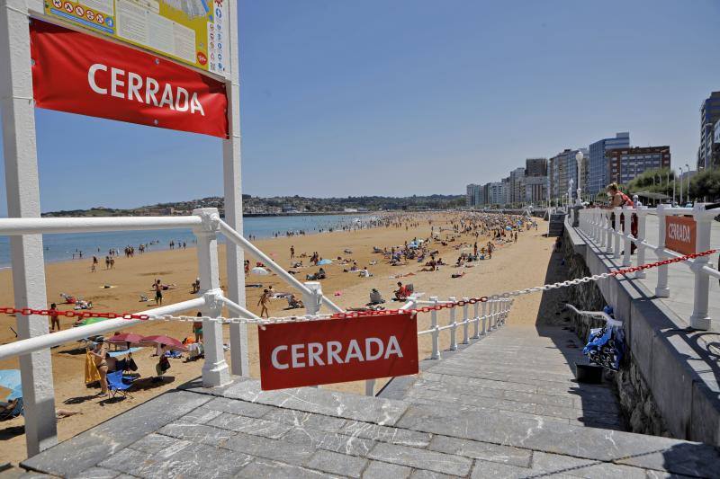 Los termómetros han pasado los 30 grados en algunas partes del Principado. Muchos asturianos y visitantes han aprovechado las altas temperaturas para refrescarse en las playas, mientras que otros han decidido aliviar el calor en entornos montañosos. 