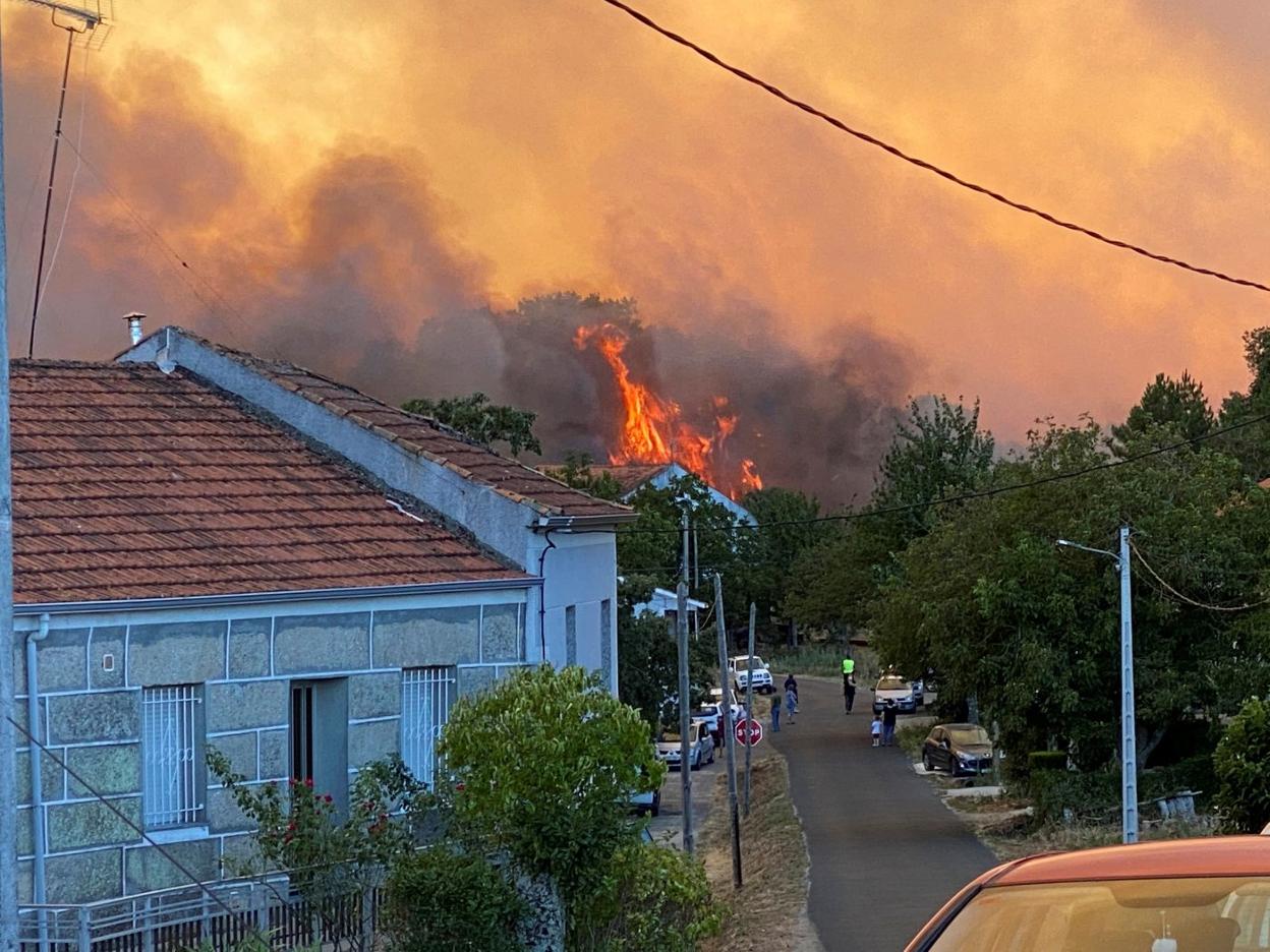 Incendio en Monterrei (Orense) que exigió ayuda de Asturias. 