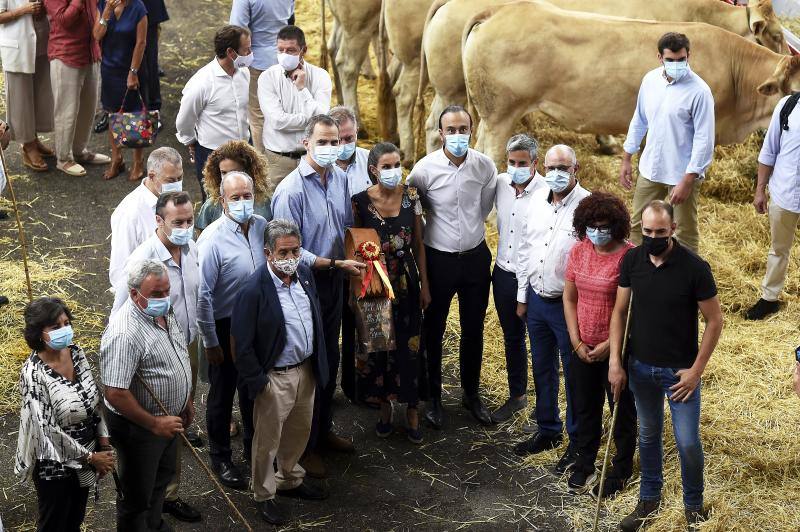 Don Felipe y doña Letizia iniciaron en Canarias su gira por todo el país tras el confinamiento. Los Reyes visitarán todas las comunidades autónomas de España con el objetivo de apoyar al turismo después de la pandemia. 