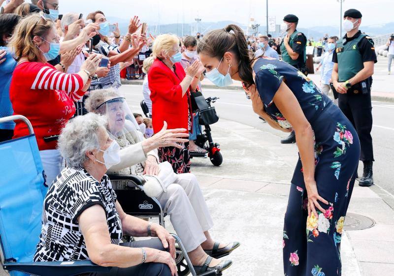 Don Felipe y doña Letizia iniciaron en Canarias su gira por todo el país tras el confinamiento. Los Reyes visitarán todas las comunidades autónomas de España con el objetivo de apoyar al turismo después de la pandemia. 