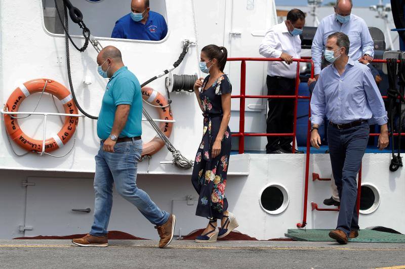 Don Felipe y doña Letizia iniciaron en Canarias su gira por todo el país tras el confinamiento. Los Reyes visitarán todas las comunidades autónomas de España con el objetivo de apoyar al turismo después de la pandemia. 