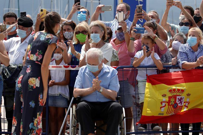 Don Felipe y doña Letizia iniciaron en Canarias su gira por todo el país tras el confinamiento. Los Reyes visitarán todas las comunidades autónomas de España con el objetivo de apoyar al turismo después de la pandemia. 