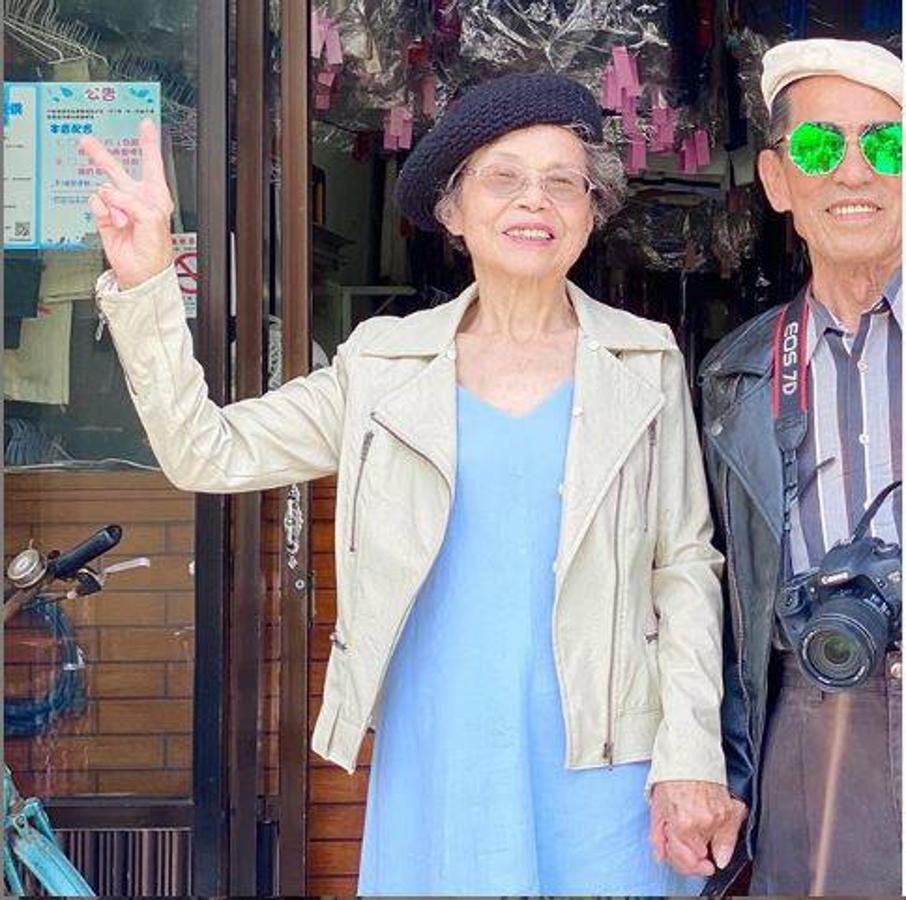 Fotos: Una pareja de ancianos crea looks increíbles con ropa olvidada en su lavandería