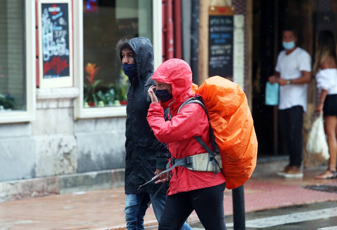 Fotos: La tormenta enfría el ambiente y vacía playas