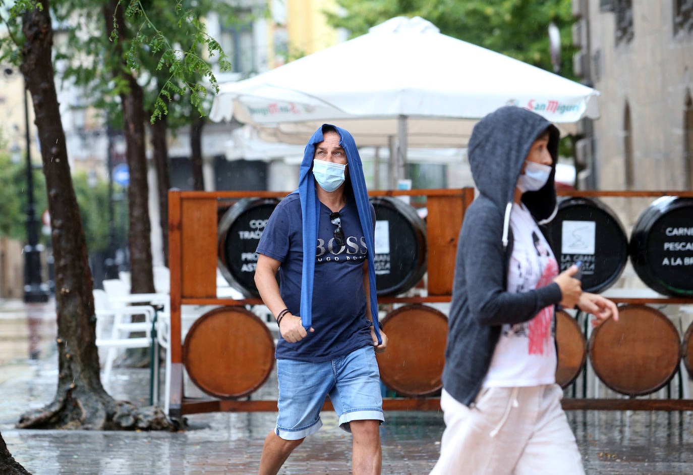 Fotos: La tormenta enfría el ambiente y vacía playas