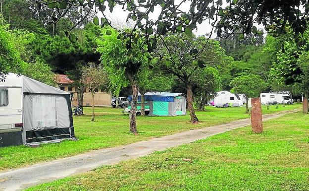 El camping de Playa España espera un buen agosto. damián arienza