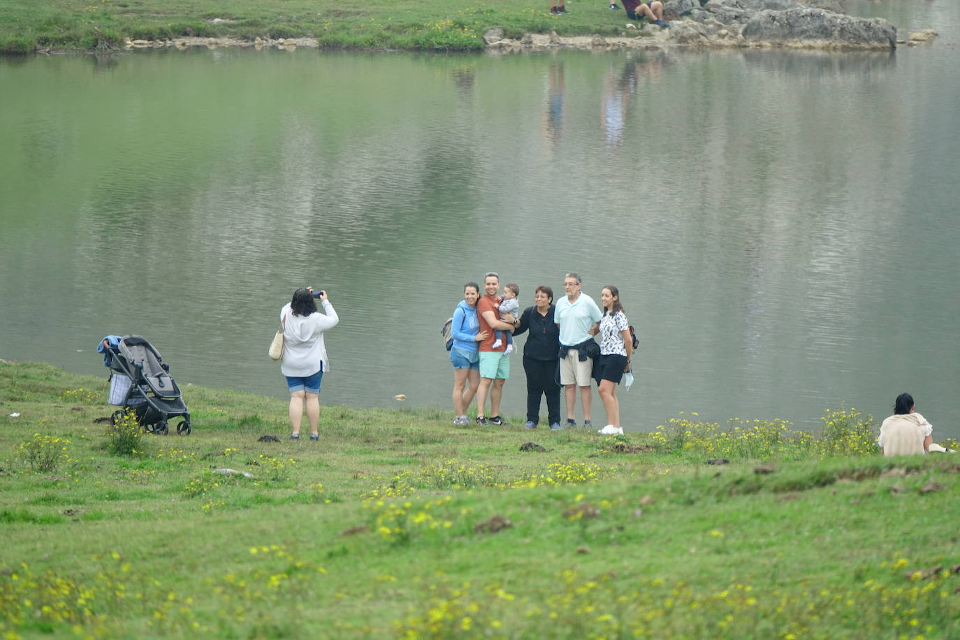 La región, que comienza el cambio de quincena con cielos nubosos, ha visto, no obstante, con sus puntos más turísticos se llenaban de visitantes. 