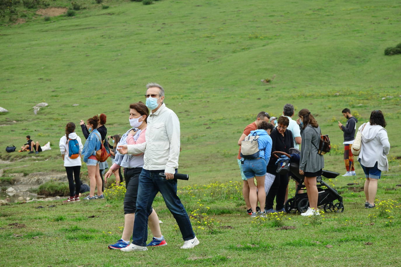 La región, que comienza el cambio de quincena con cielos nubosos, ha visto, no obstante, con sus puntos más turísticos se llenaban de visitantes. 