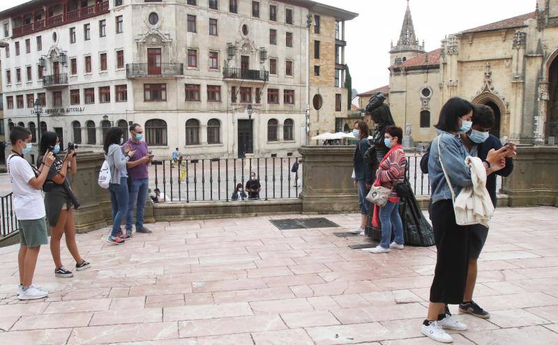 La región, que comienza el cambio de quincena con cielos nubosos, ha visto, no obstante, con sus puntos más turísticos se llenaban de visitantes. 