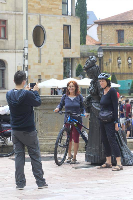 La región, que comienza el cambio de quincena con cielos nubosos, ha visto, no obstante, con sus puntos más turísticos se llenaban de visitantes. 