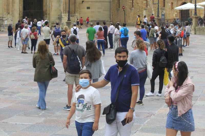 La región, que comienza el cambio de quincena con cielos nubosos, ha visto, no obstante, con sus puntos más turísticos se llenaban de visitantes. 
