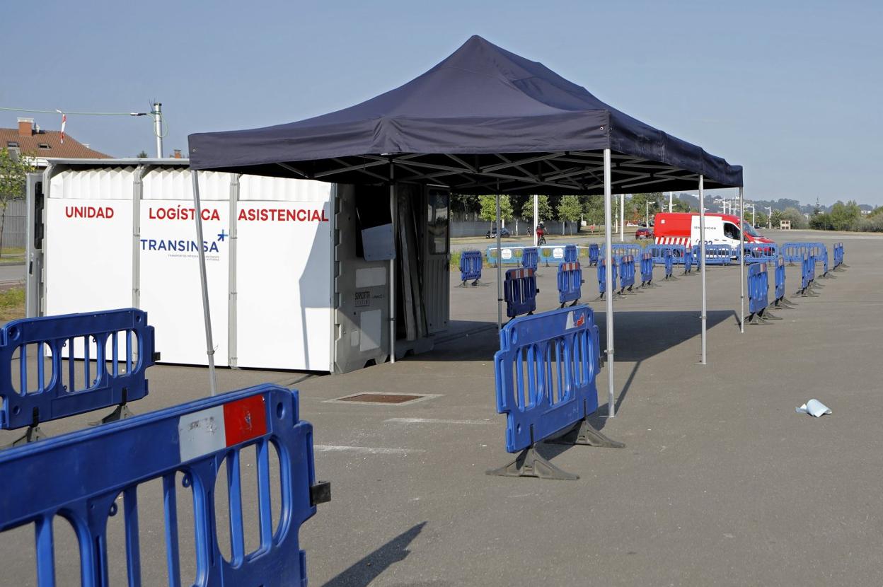 Puesto de autoCOVID para la realización de pruebas para detectar coronavirus. Fue instalado ayer en la avenida de Albert Einstein, en Gijón. 