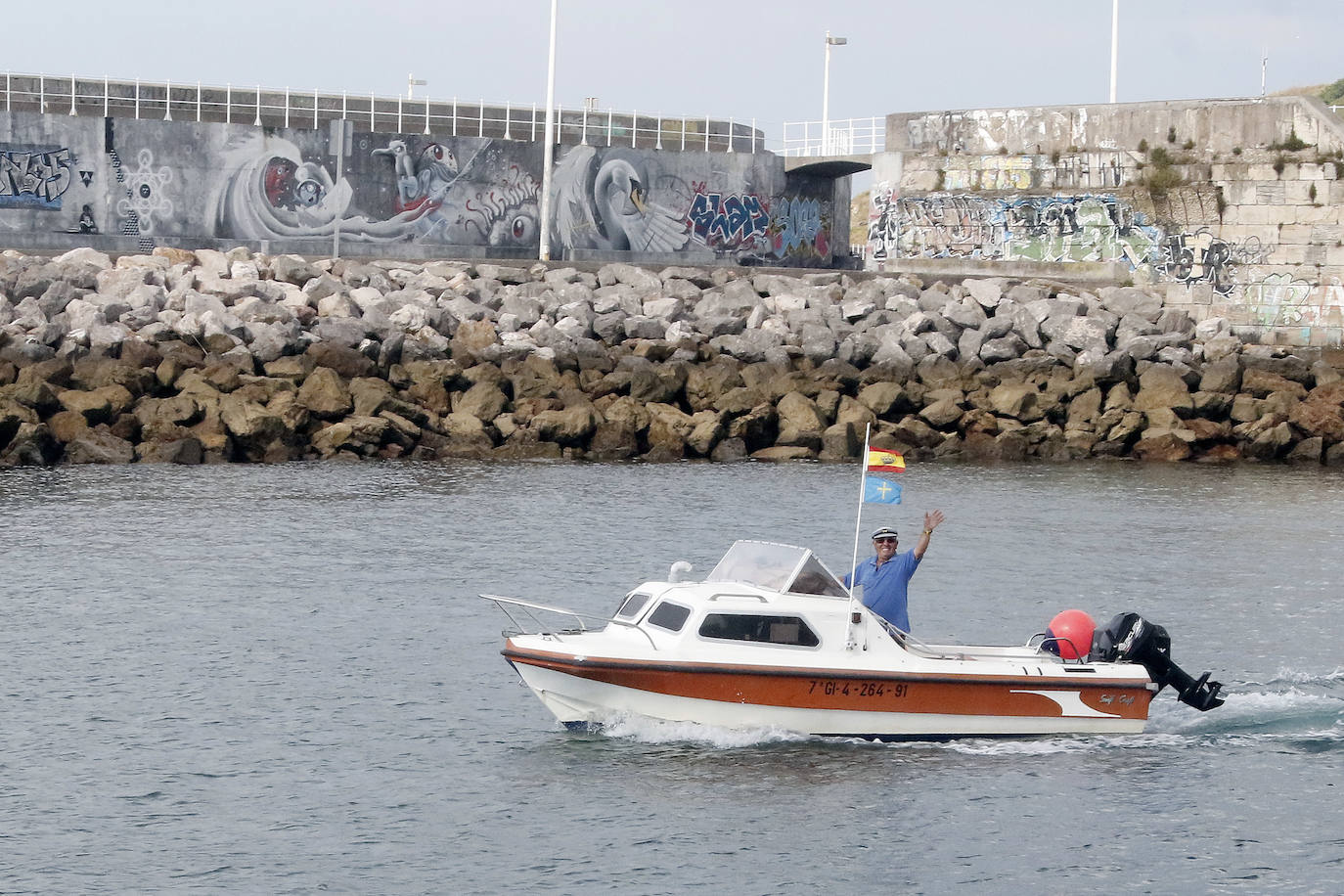 Las lanchas de pasaje de Canteli navegan todos los días por la bahía mostrando la ciudad a las personas que buscan una perspectiva diferente
