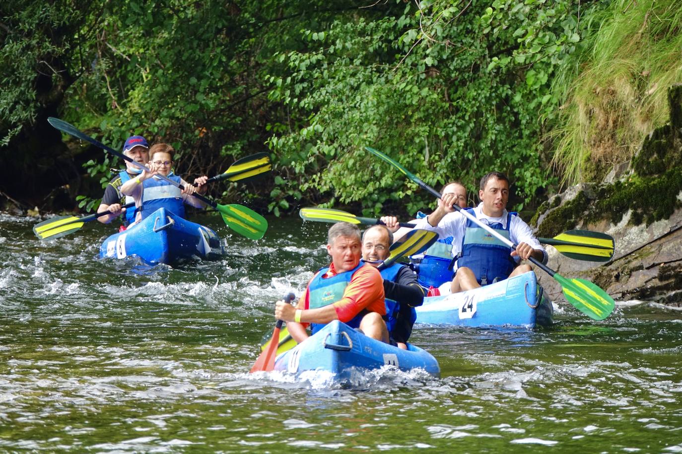 El XXVII Descenso del Sella Adaptado contó con la participación de un grupo reducido de deportistas con discapacidad para que la celebración de la prueba se ajustara a la normativa de prevención y actuación ante la #covid19. Las piraguas fueron ocupadas por una persona con discapacidad y un acompañante sin afectación y bajo medidas de seguridad sanitarias