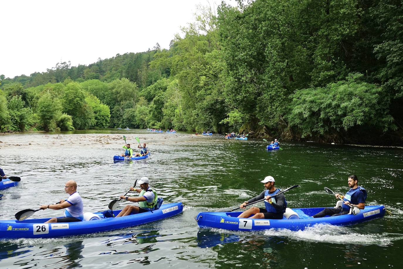 El XXVII Descenso del Sella Adaptado contó con la participación de un grupo reducido de deportistas con discapacidad para que la celebración de la prueba se ajustara a la normativa de prevención y actuación ante la #covid19. Las piraguas fueron ocupadas por una persona con discapacidad y un acompañante sin afectación y bajo medidas de seguridad sanitarias