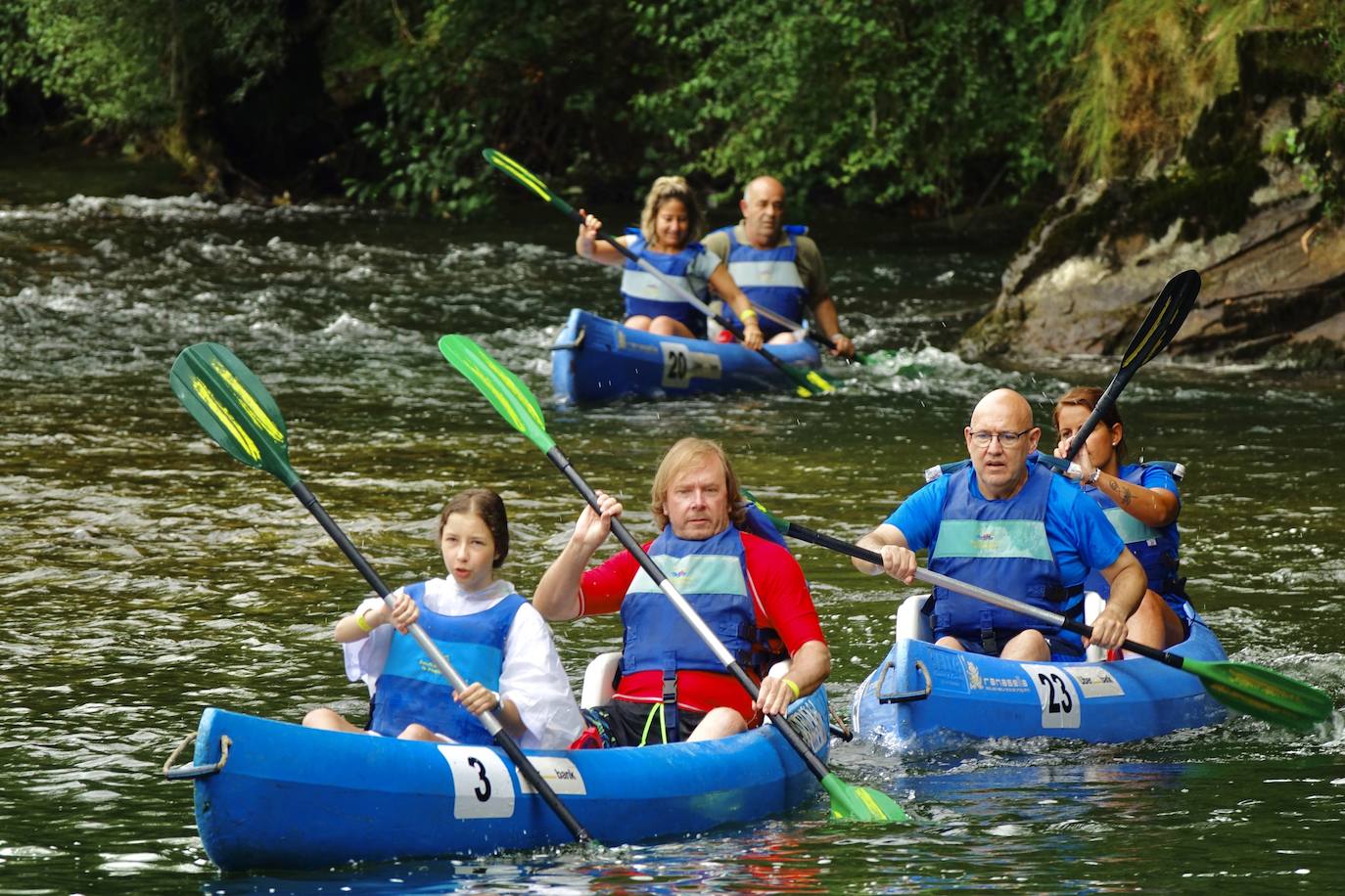 El XXVII Descenso del Sella Adaptado contó con la participación de un grupo reducido de deportistas con discapacidad para que la celebración de la prueba se ajustara a la normativa de prevención y actuación ante la #covid19. Las piraguas fueron ocupadas por una persona con discapacidad y un acompañante sin afectación y bajo medidas de seguridad sanitarias