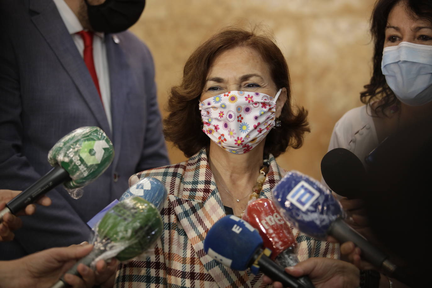 La vicepresidenta primera del Gobierno, Carmen Calvo, ha participado este miércoles en el acto de conmemoración del bicentenario del pronunciamiento militar de Rafael del Riego, celebrado en Tuña, localidad natal del general. Calvo también se ha encontrado con el presidente del Principado, Adrián Barbón, y ha visitado el Museo de Bellas Artes. 