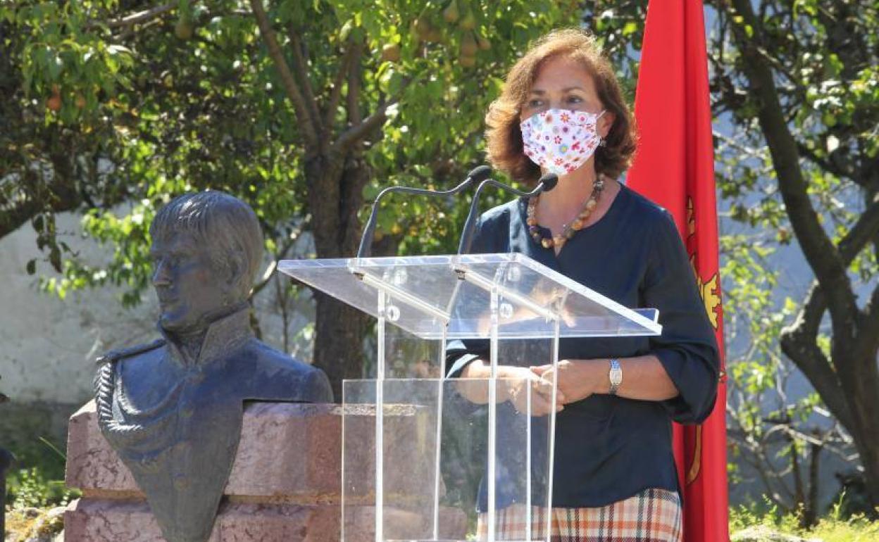 Carmen Calvo, durante el homenaje a Rafael Del Riego en Tineo. 