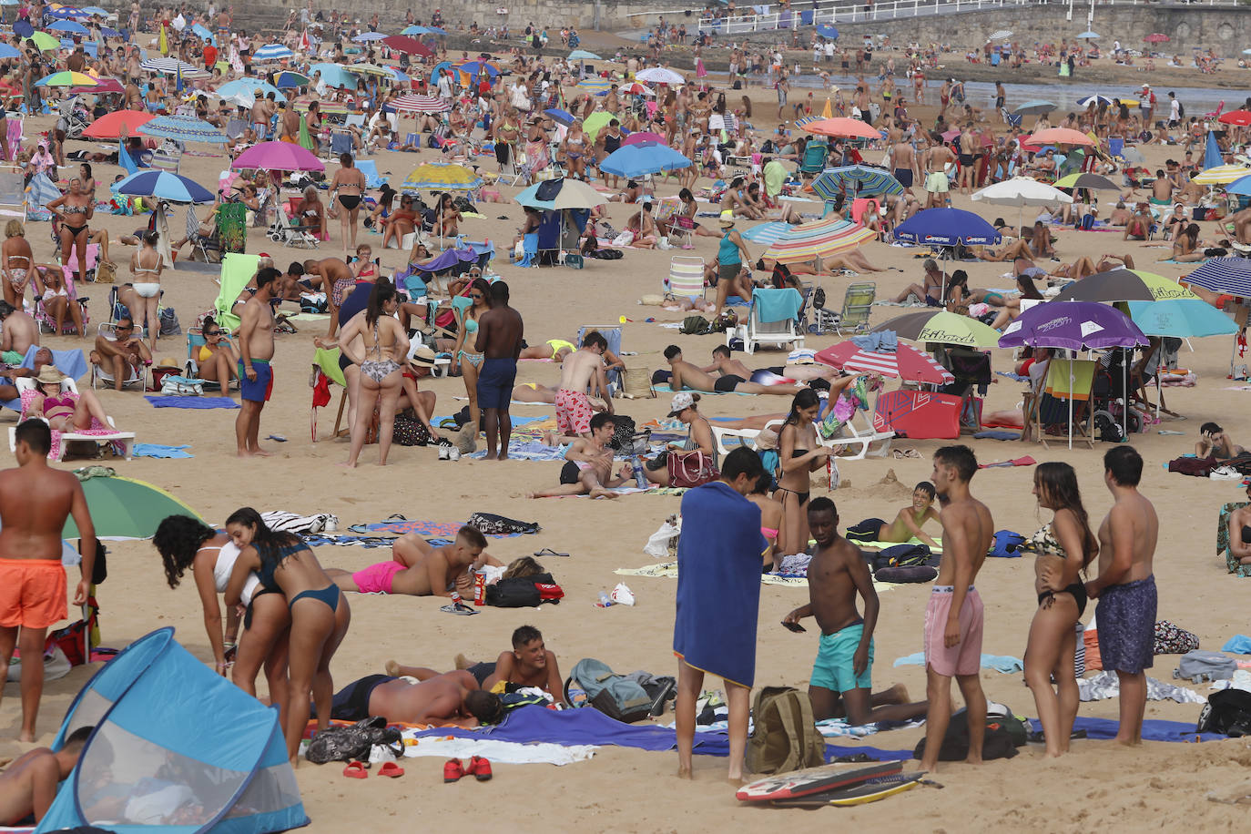 Las playas se convierten en el destino perfecto para atajar el calor