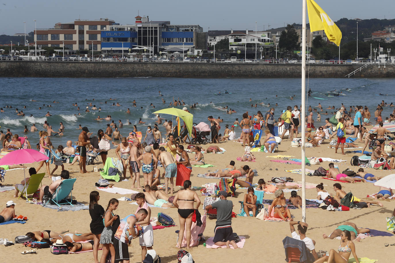 Las playas se convierten en el destino perfecto para atajar el calor