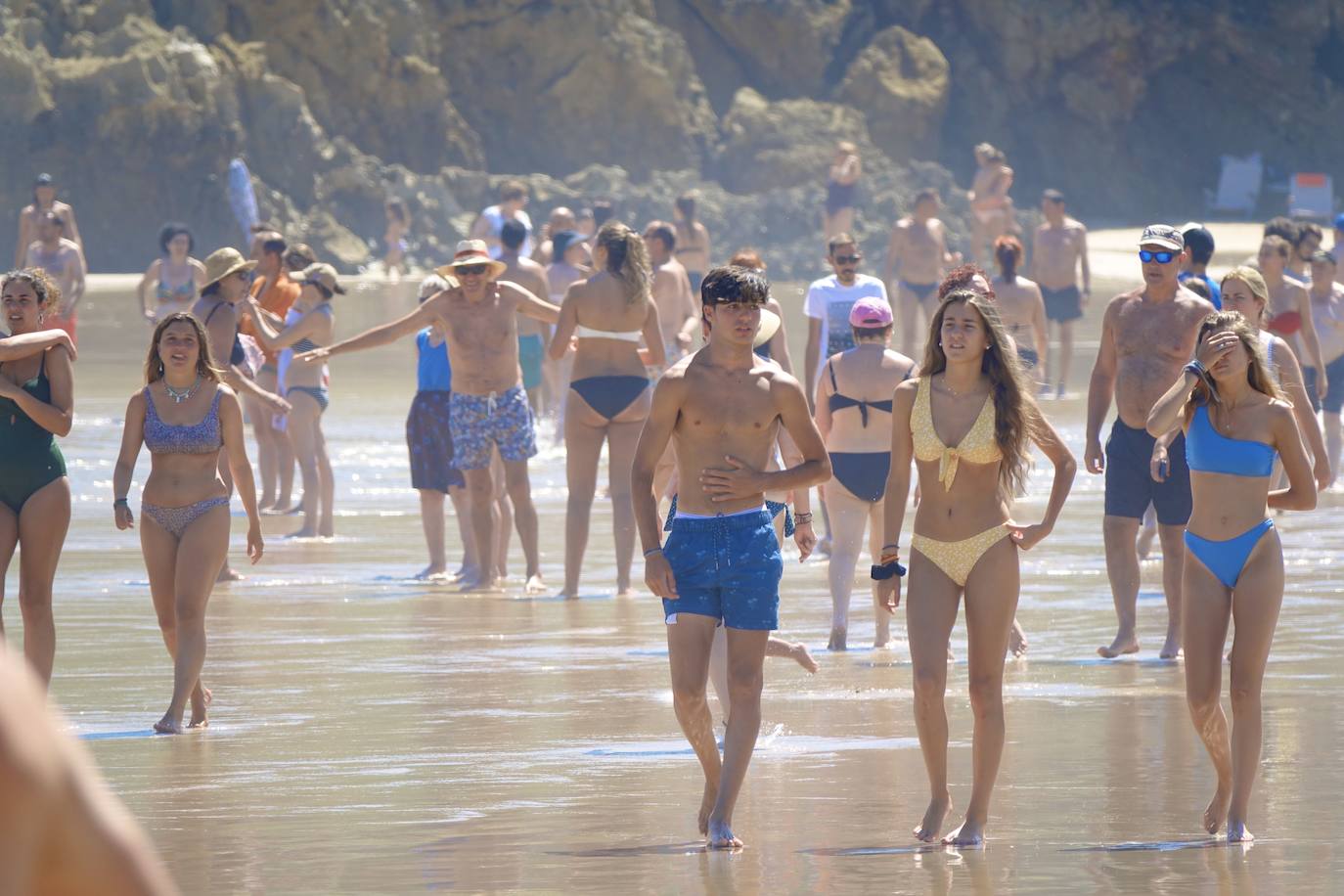 Las playas se convierten en el destino perfecto para atajar el calor