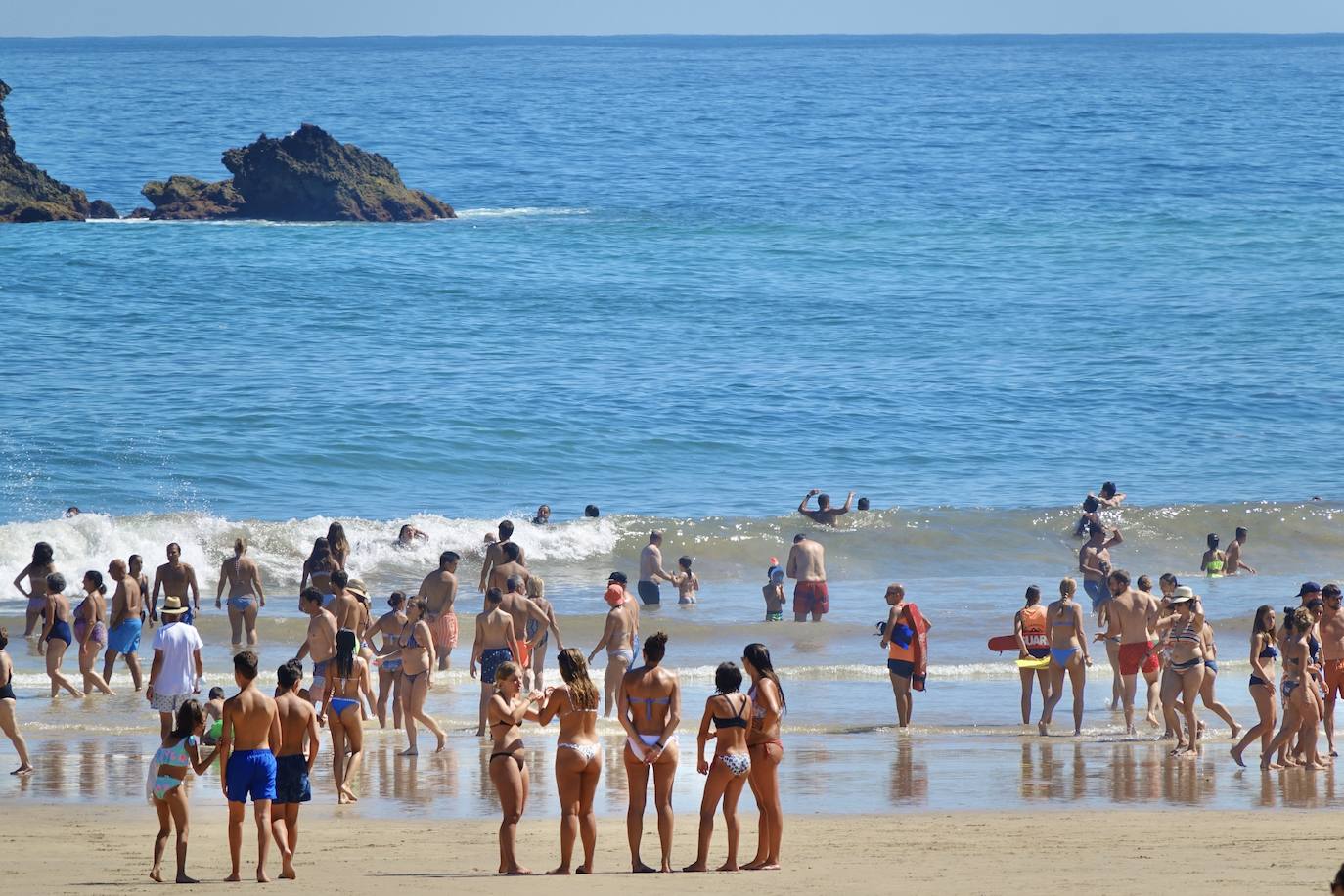 Las playas se convierten en el destino perfecto para atajar el calor