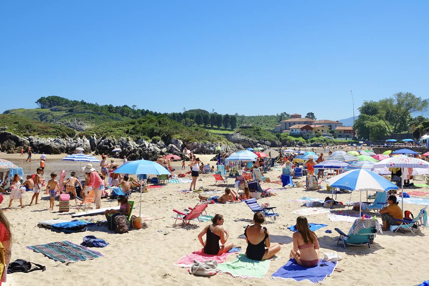 Las playas se convierten en el destino perfecto para atajar el calor