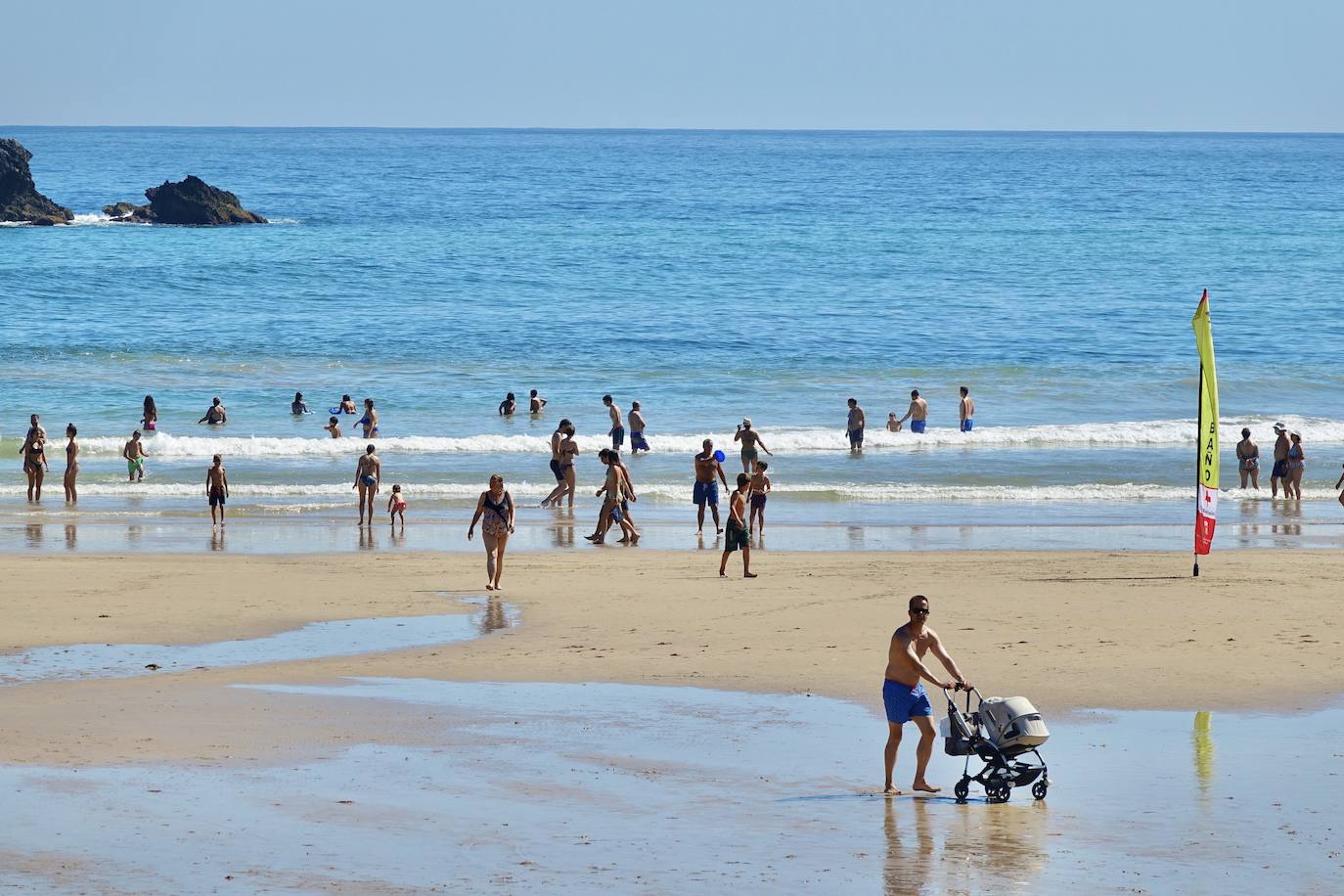 Las playas se convierten en el destino perfecto para atajar el calor