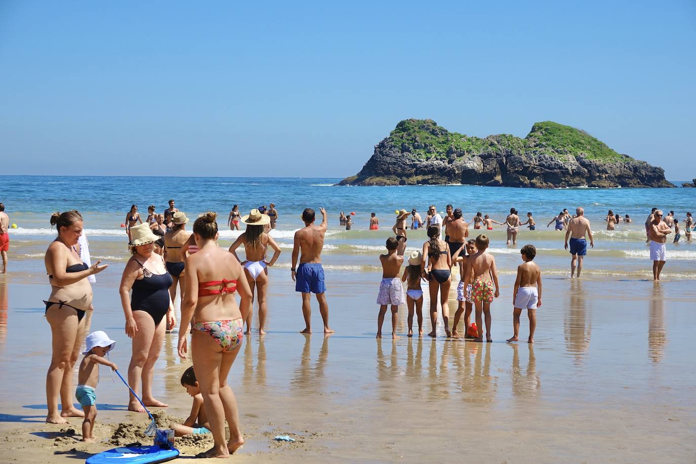 Las playas se convierten en el destino perfecto para atajar el calor